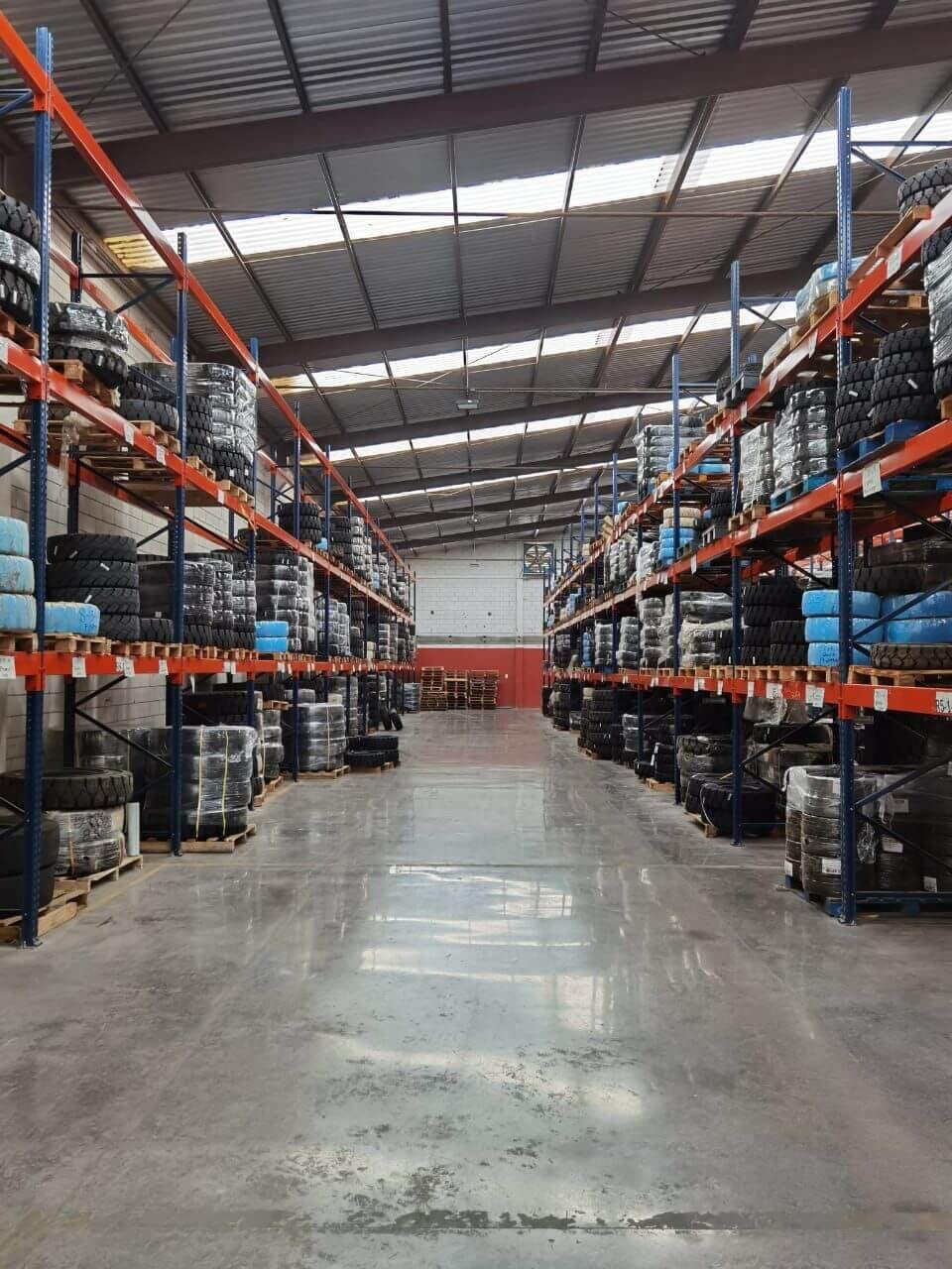 LLANTAS Y MONTACARGAS