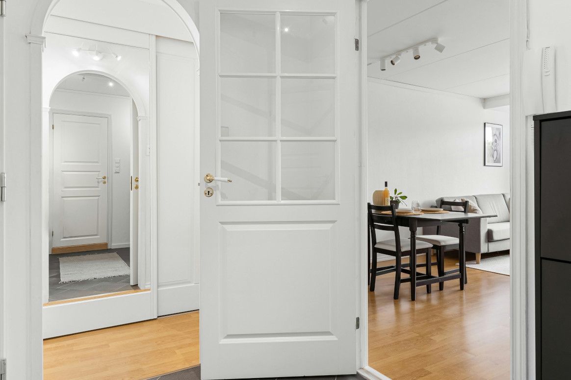 Door hanging and interior joinery in Swansea