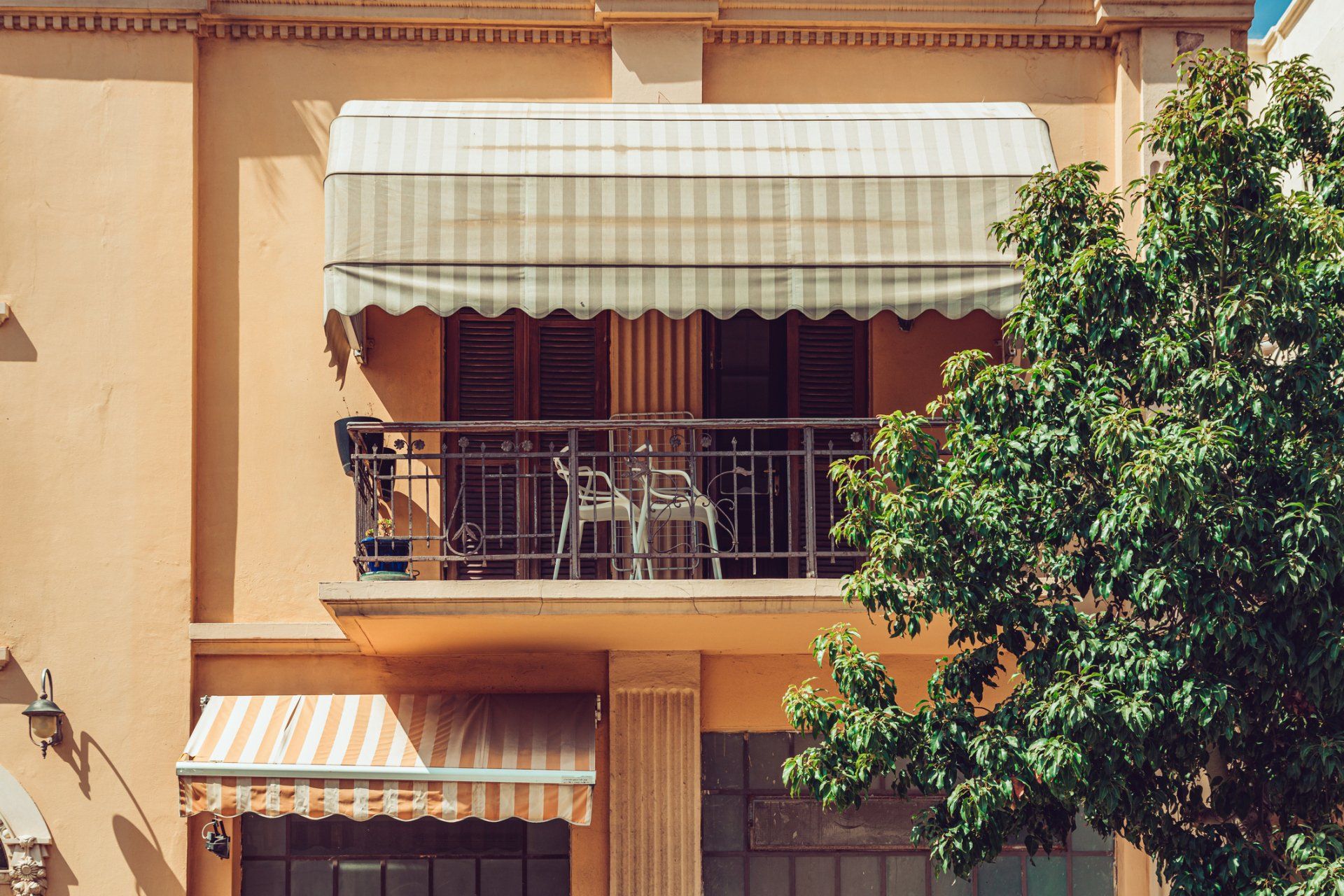 Apartment With Awning - Glen Gardner, NJ - Canopy Erectors, Inc