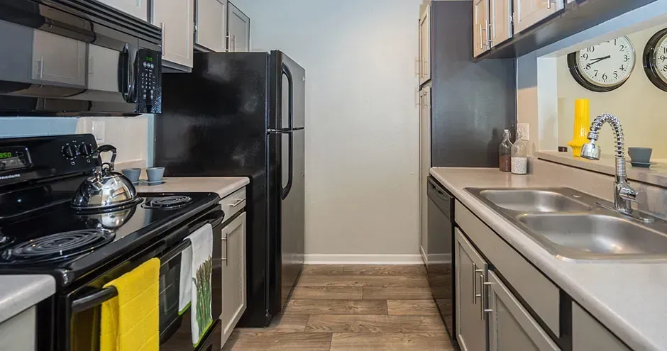 A kitchen with a stove, refrigerator, sink, and microwave at The Summit at Rock Hill in Rock Hill, SC.