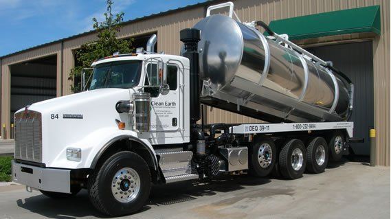 Service Truck Large Image – Kalamazoo, MI – Clean Earth Environmental Contracting Services