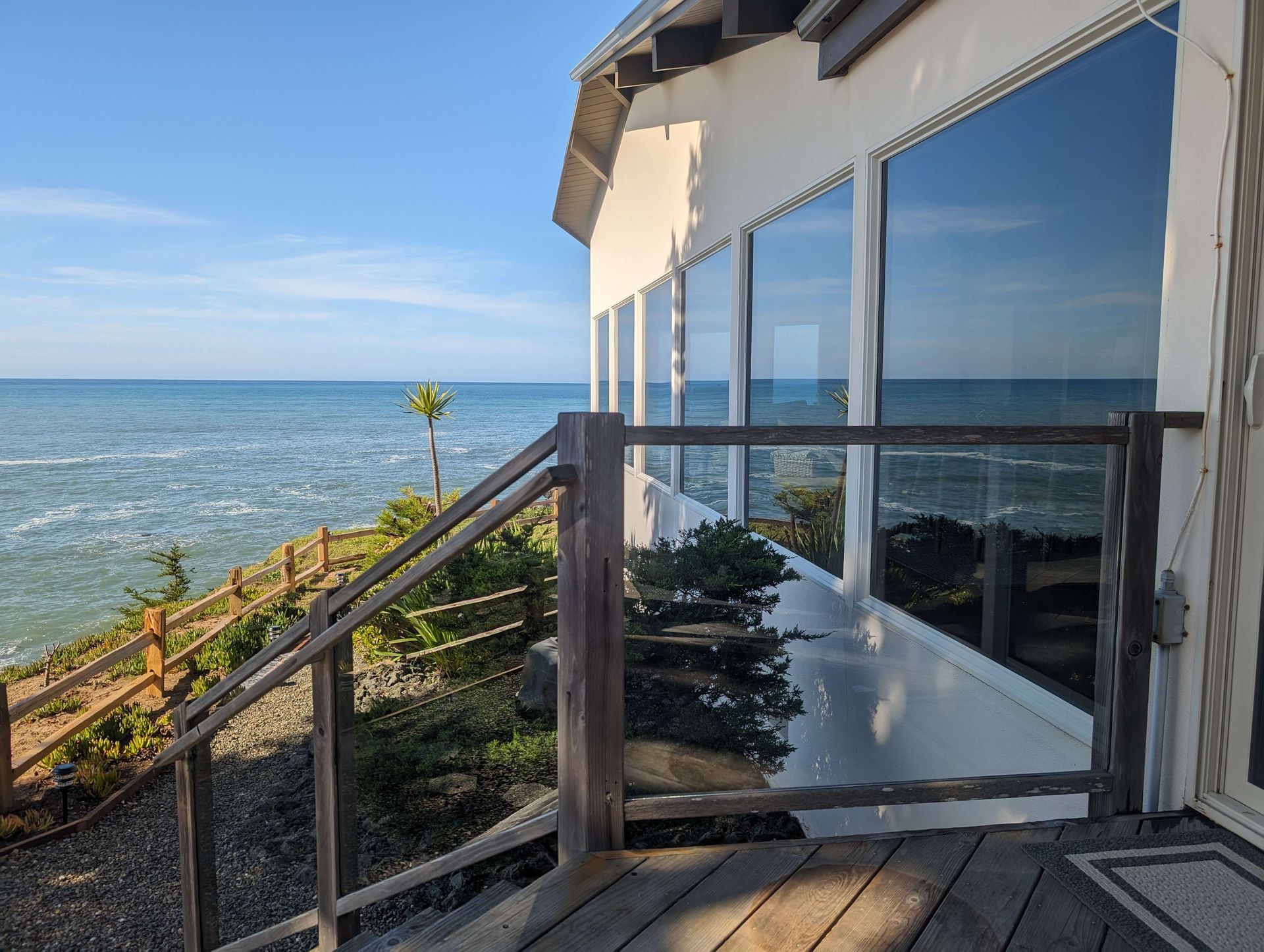 A house with a balcony overlooking the ocean.