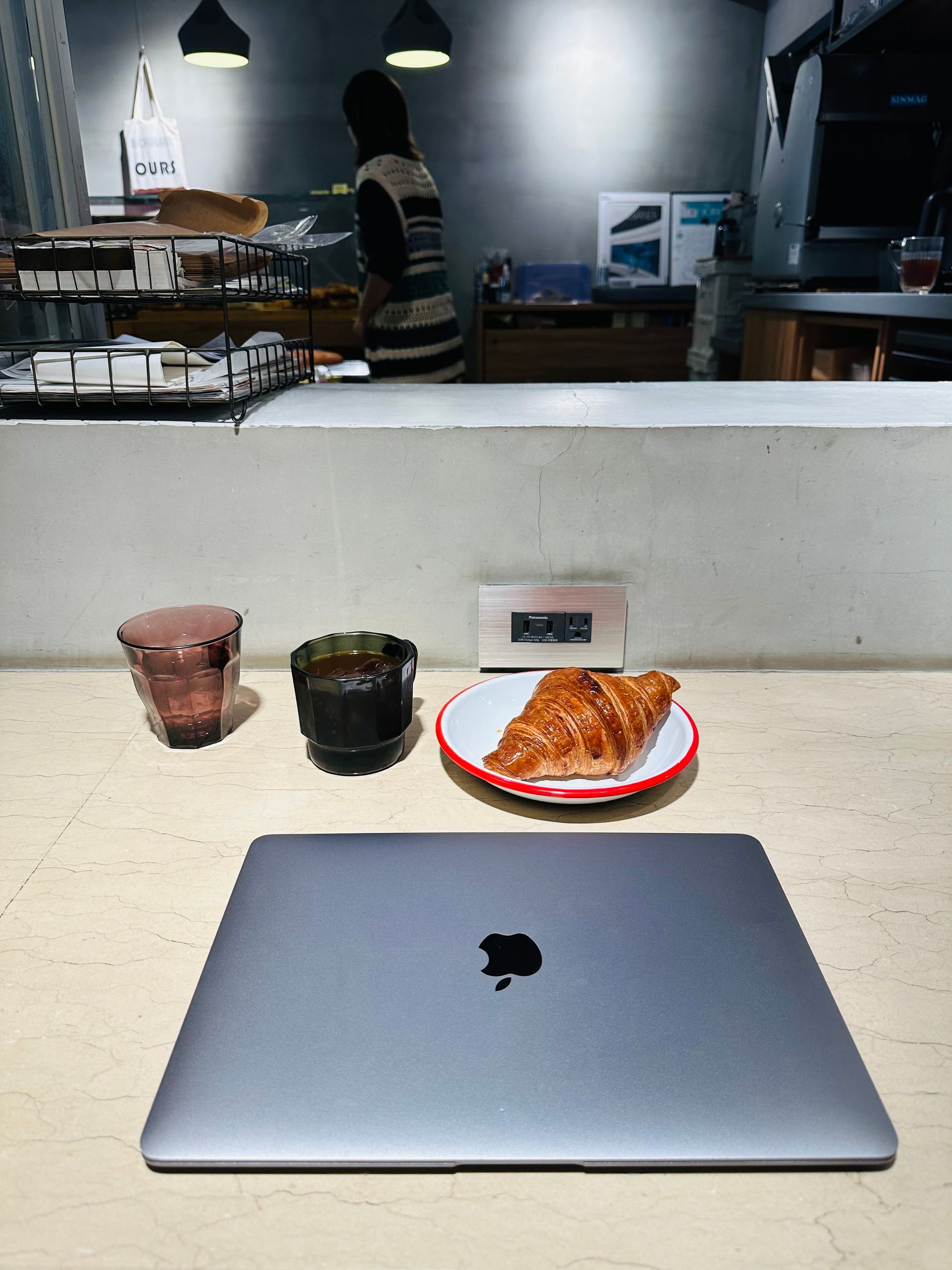 科技大樓站咖啡廳，Boulangerie Ours