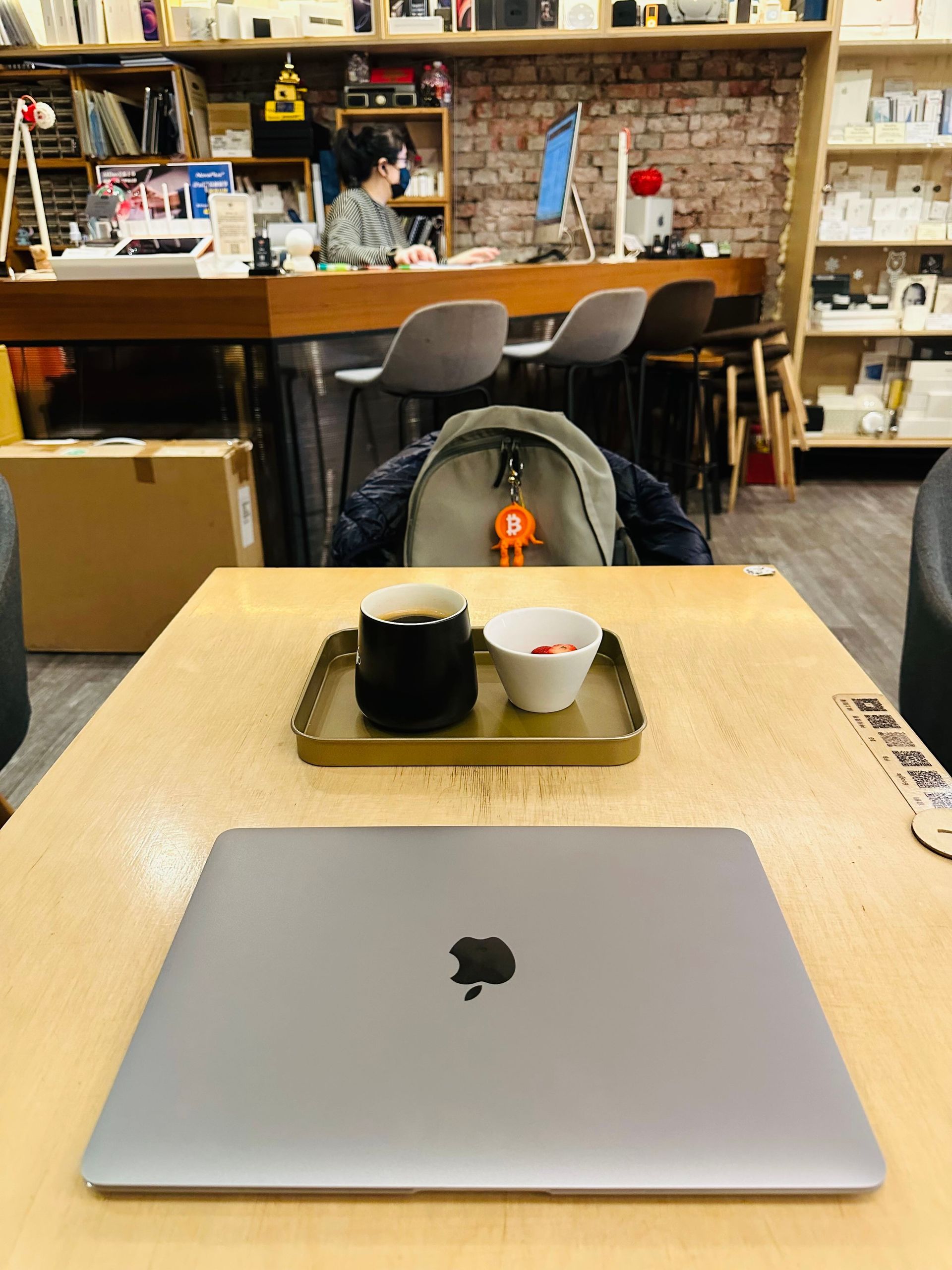 西門站咖啡廳，meet蘋果咖啡館