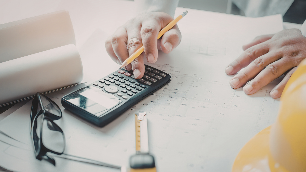 Choosing roofing estimation software? Compare features, verified pricing, and workflows — plus the e