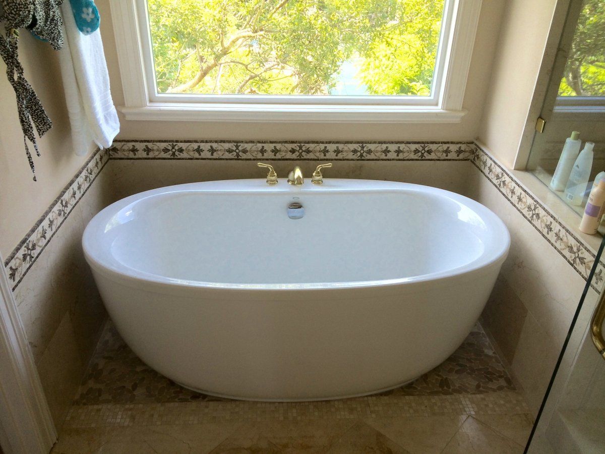 Bathroom Fixtures — Oval Bathtub in Stafford, TX