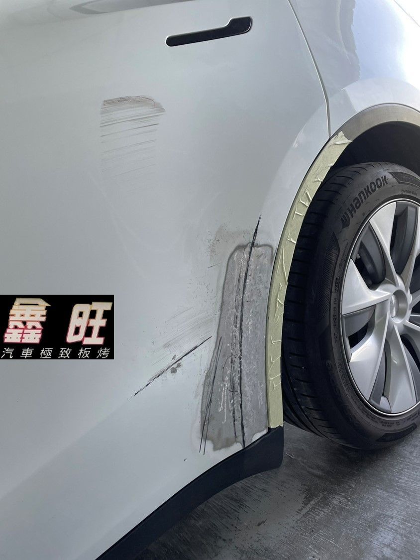 Tesla 特斯拉 鋁合金板金烤漆修復中