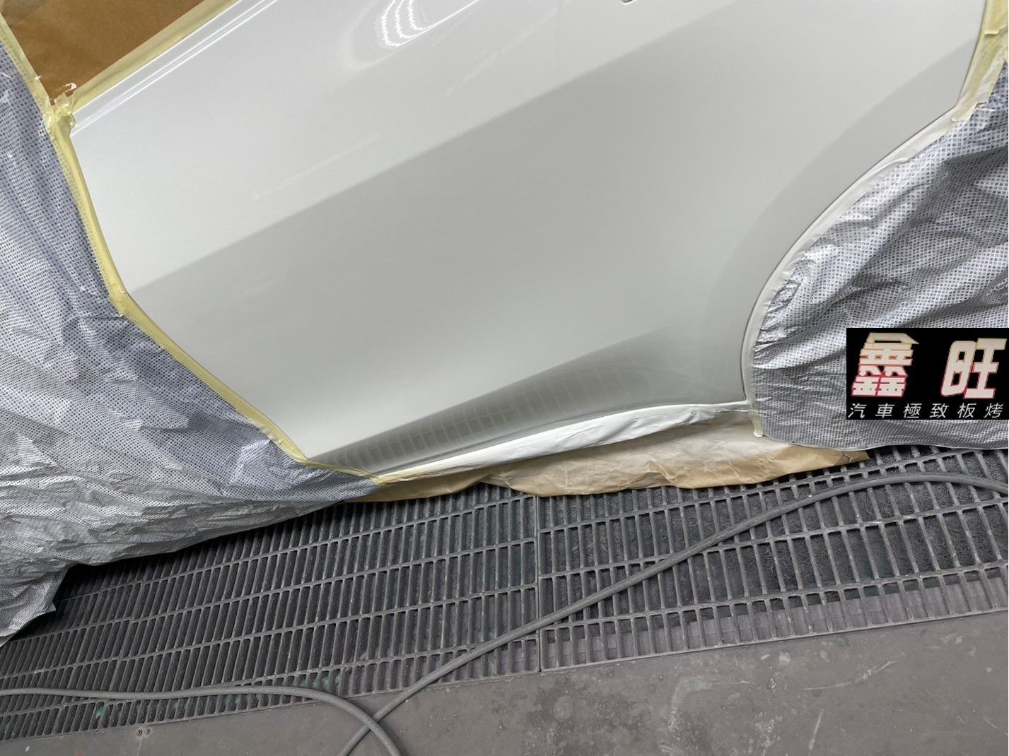 Tesla 特斯拉 鋁合金板金烤漆修復中