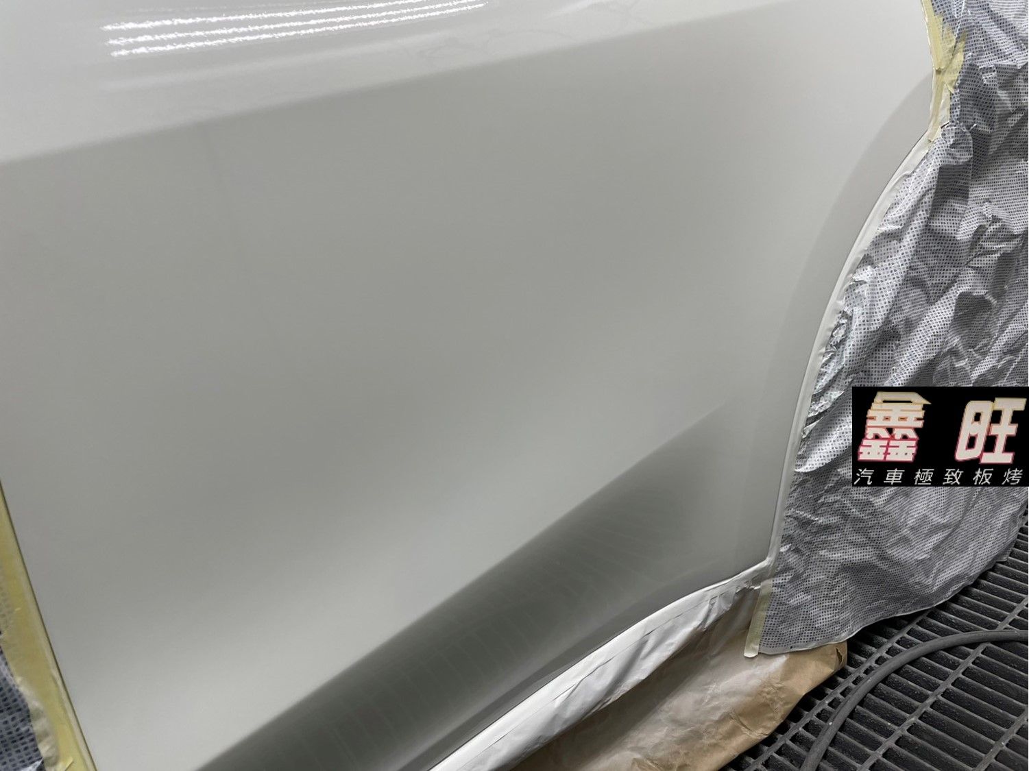 Tesla 特斯拉 鋁合金板金烤漆修復中