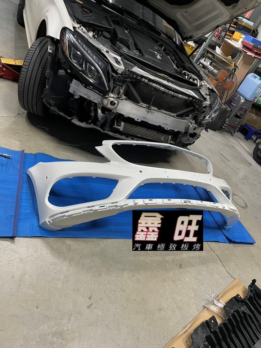 Benz C300 賓士 C300 板烤漆修復中