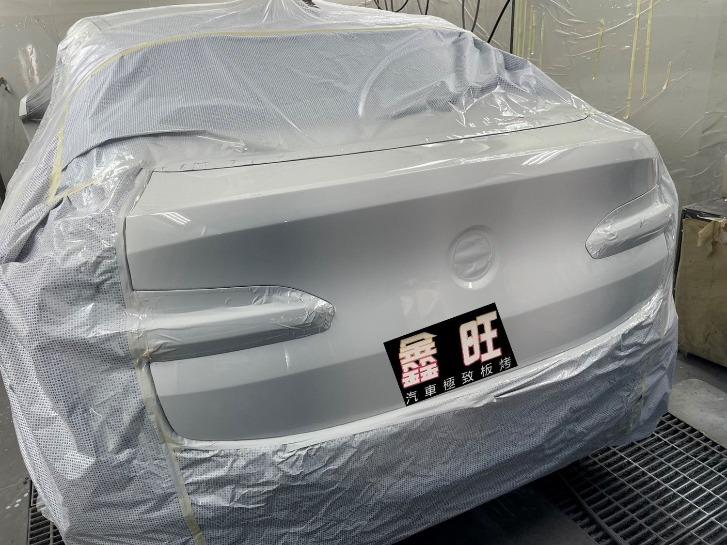 BMW X4 寶馬X4 板金烤漆修復中
