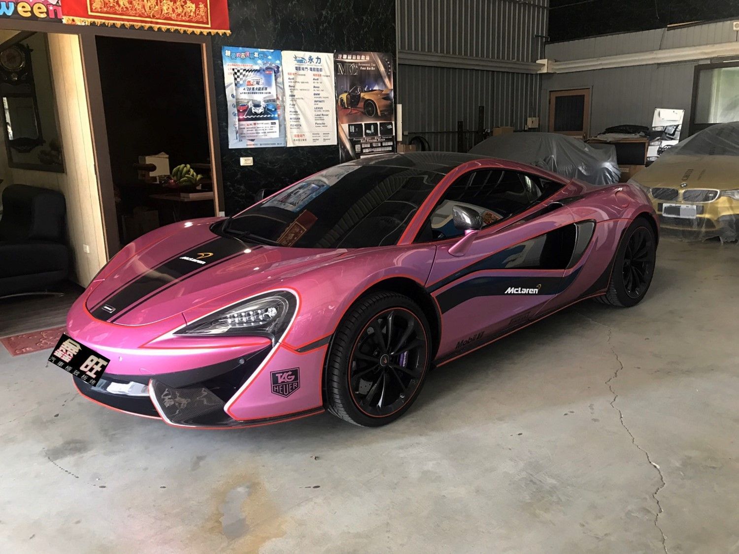 鑫旺汽車極致鈑烤板烤,
超跑車主指定專業鈑金頂級烤漆極致施工,
專精各式進口特殊車,高價車,環中路汽車鈑烤板烤,三十年鈑烤經驗,