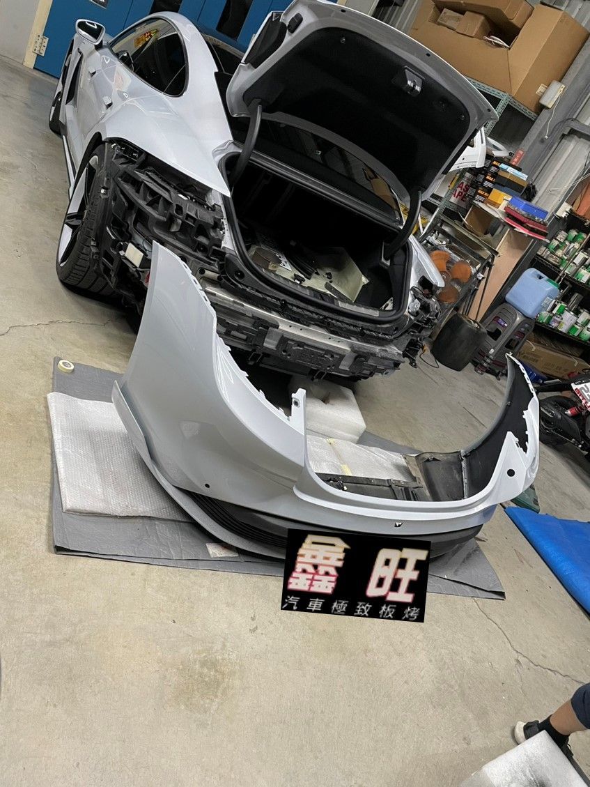 Porsche 保時捷電動車 修復中