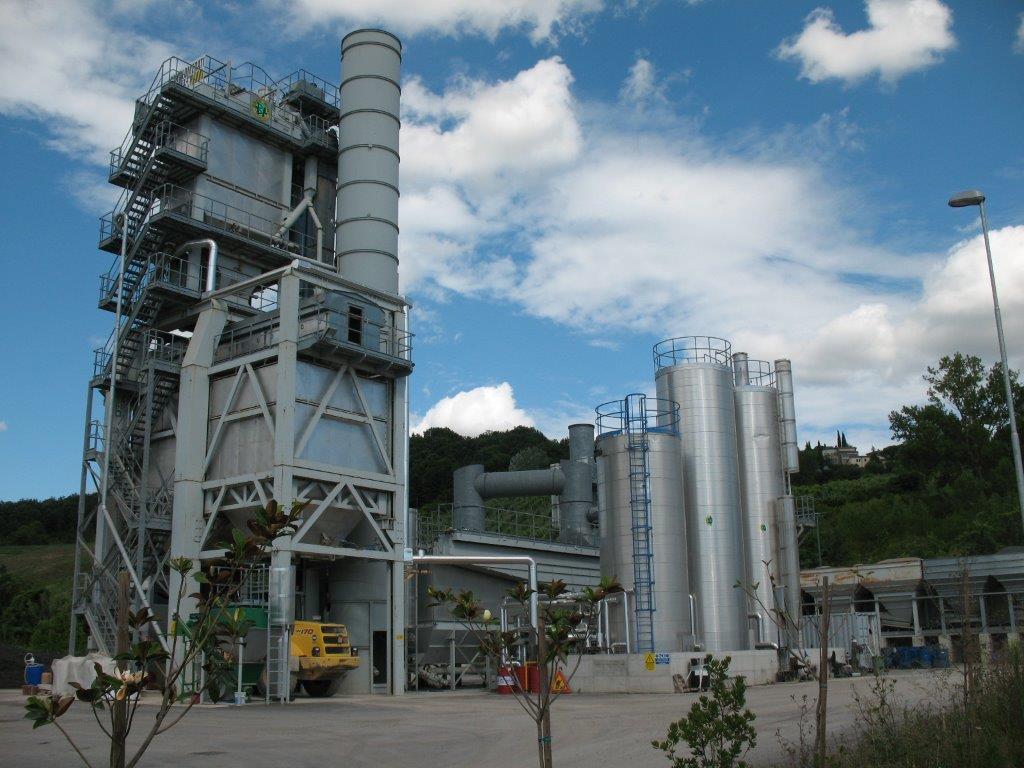 Impianto di produzione di materiali bituminosi