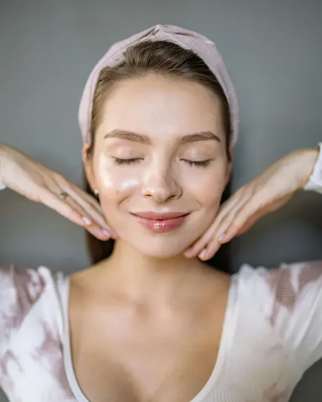 Non-invasive bio-revitalization facial treatment enhancing skin radiance and firmness Non-invasive bio-revitalization facial treatment enhancing skin radiance and firmness