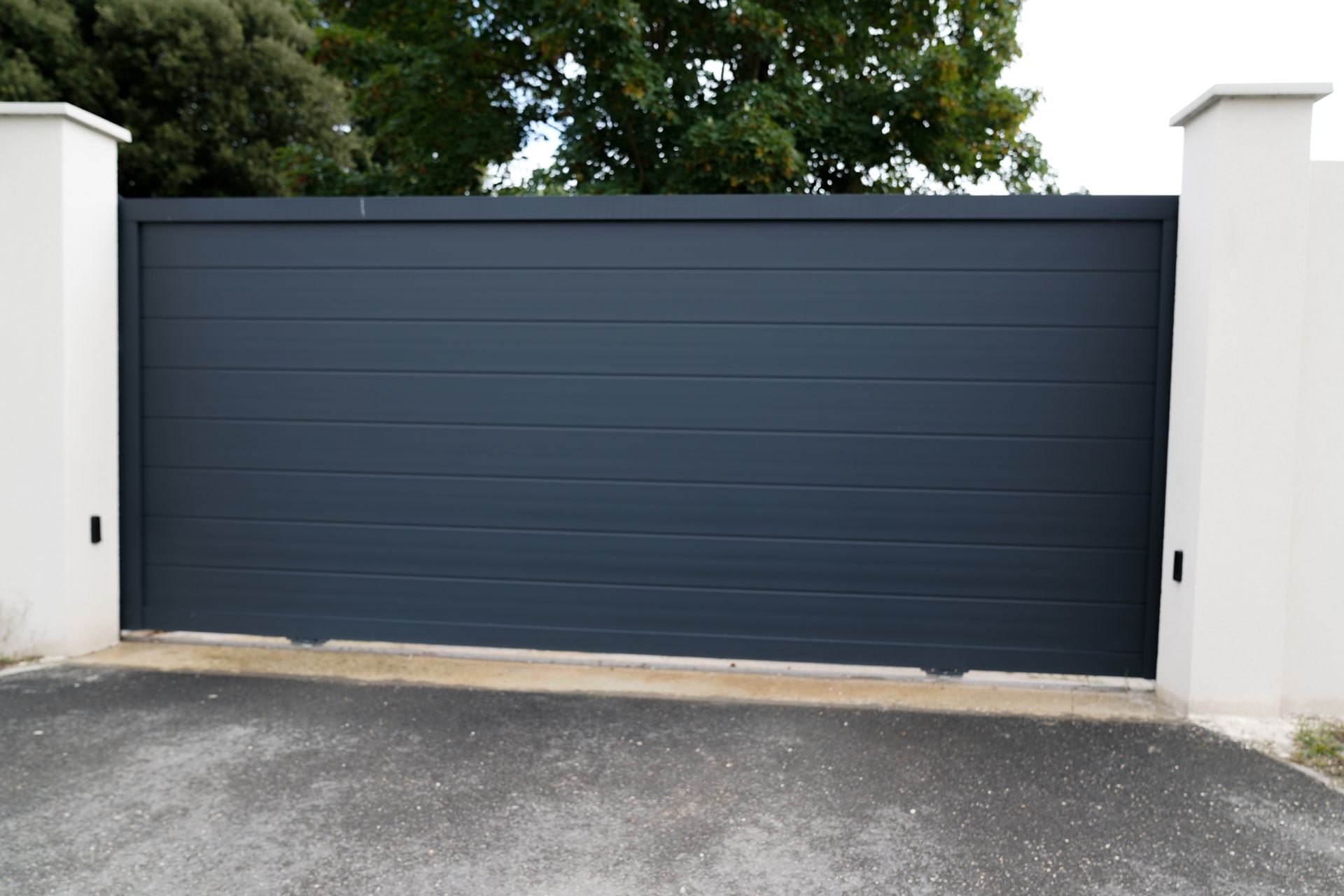 Sliding gate with remote control capabilities