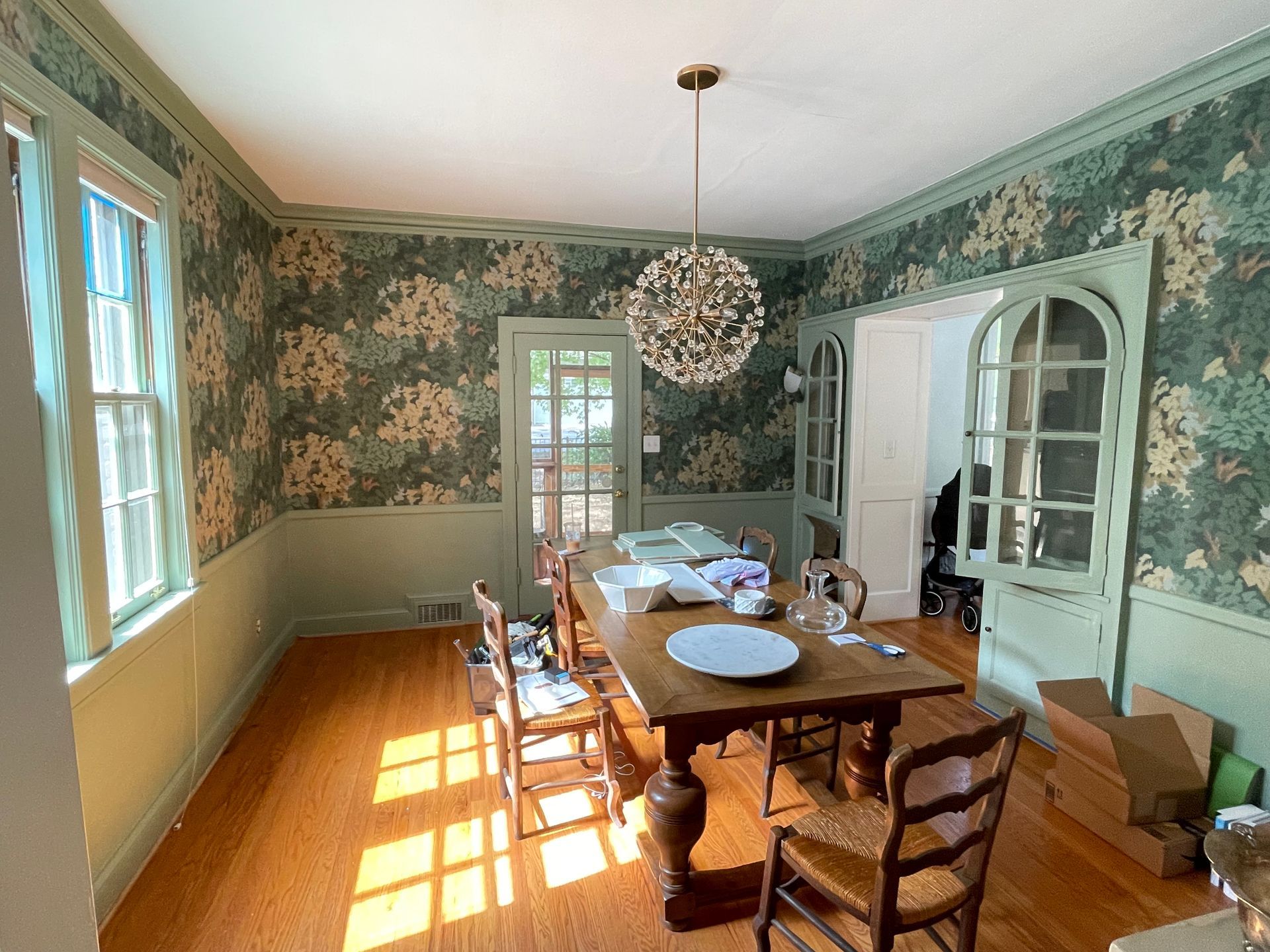 A dining room with a table and chairs and a chandelier hanging from the ceiling in Nashville, TN