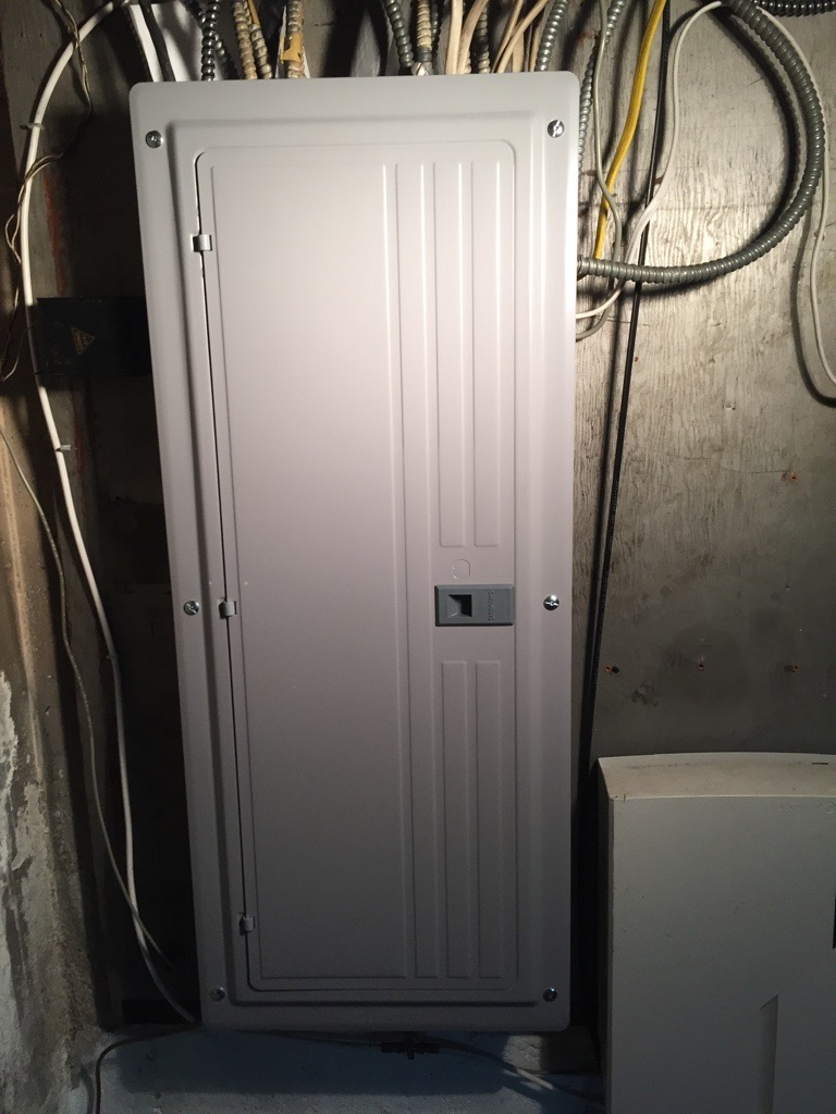 Inspecting Fuse | Merrick, NY | Sapienza Electric