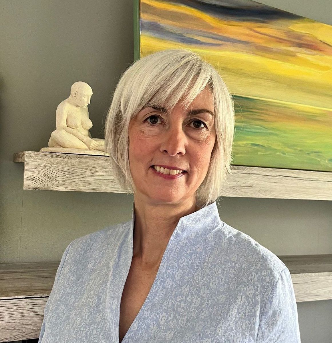 Foto happy client with artwork