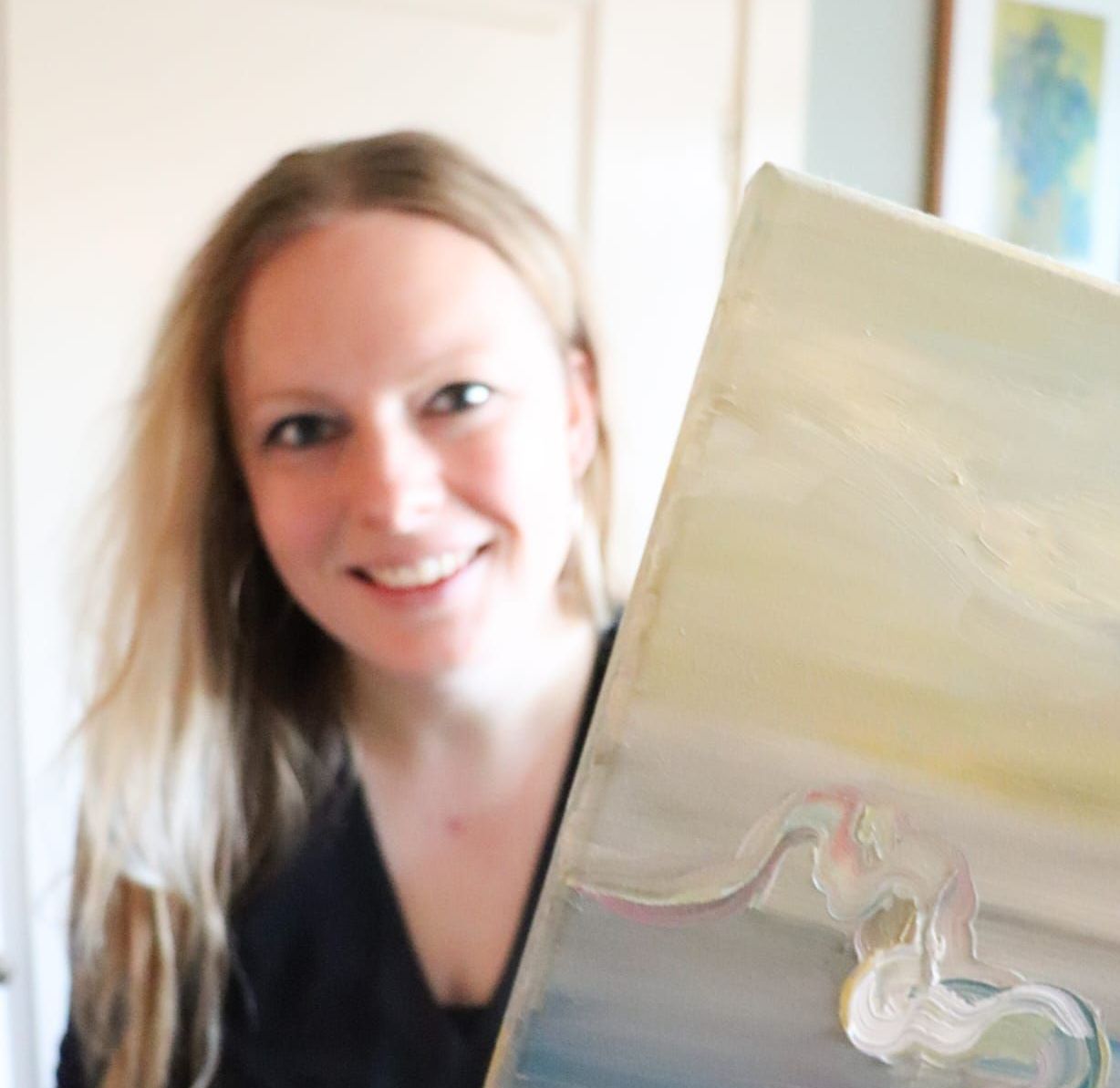 Foto happy client with artwork