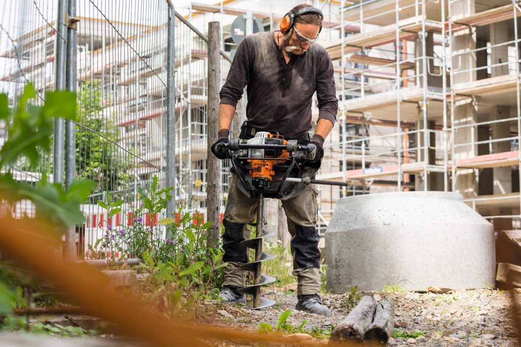 TARIÈRE THERMIQUE STIHL BT131 à louer chez Green Machine 