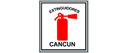 Un extintor rojo está sobre un cartel blanco que dice extintores cancun.