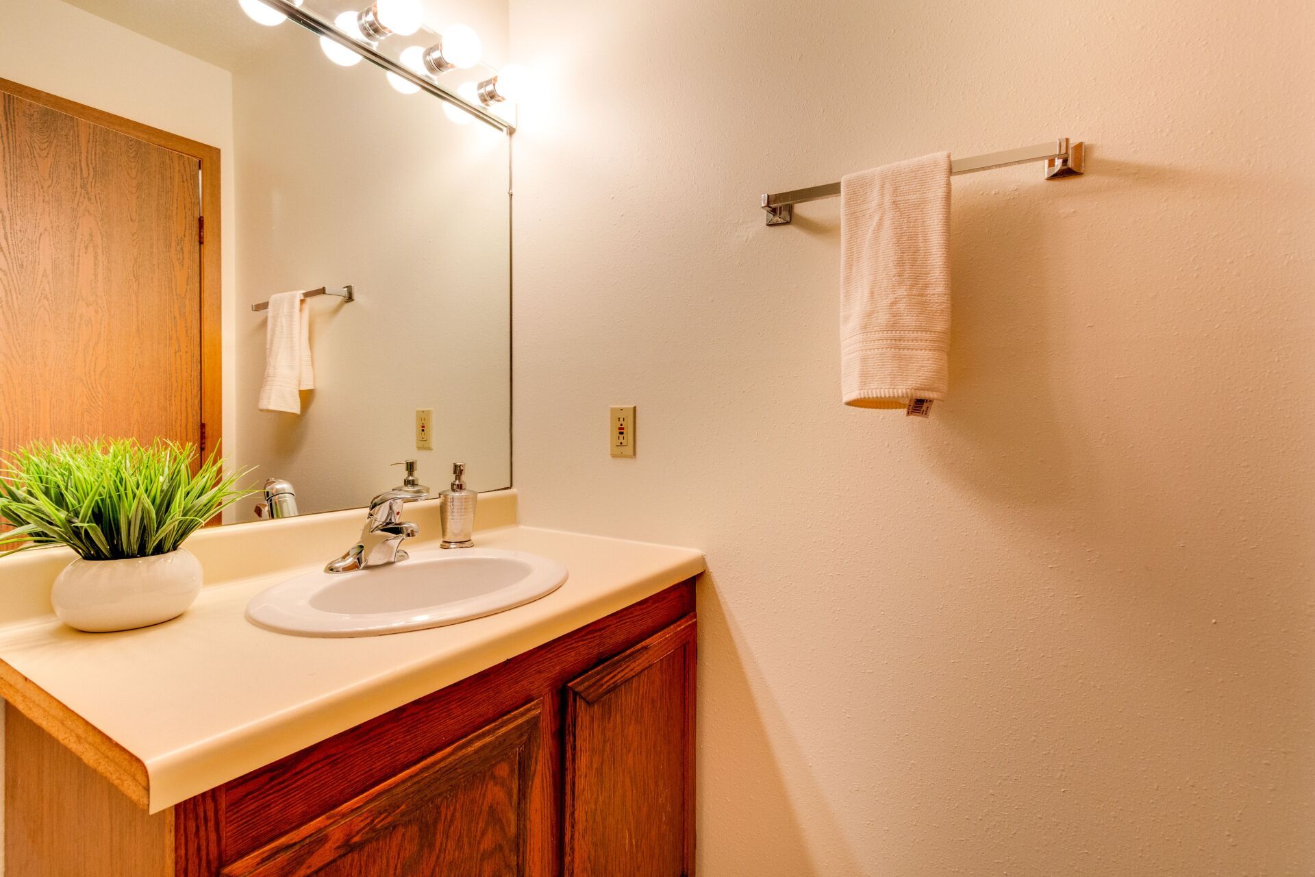 Property Details Oakwood Apartments Fargo, ND