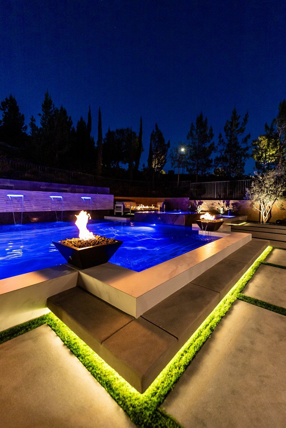 Luxury Swimming pool in Porter Ranch, CA.