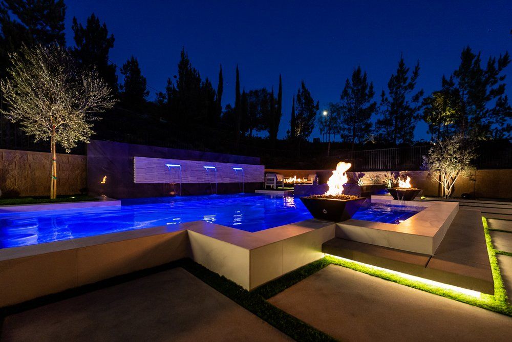 Luxury Swimming pool in Porter Ranch, CA.