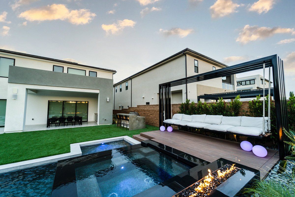 Luxury Swimming pool in Porter Ranch, CA.