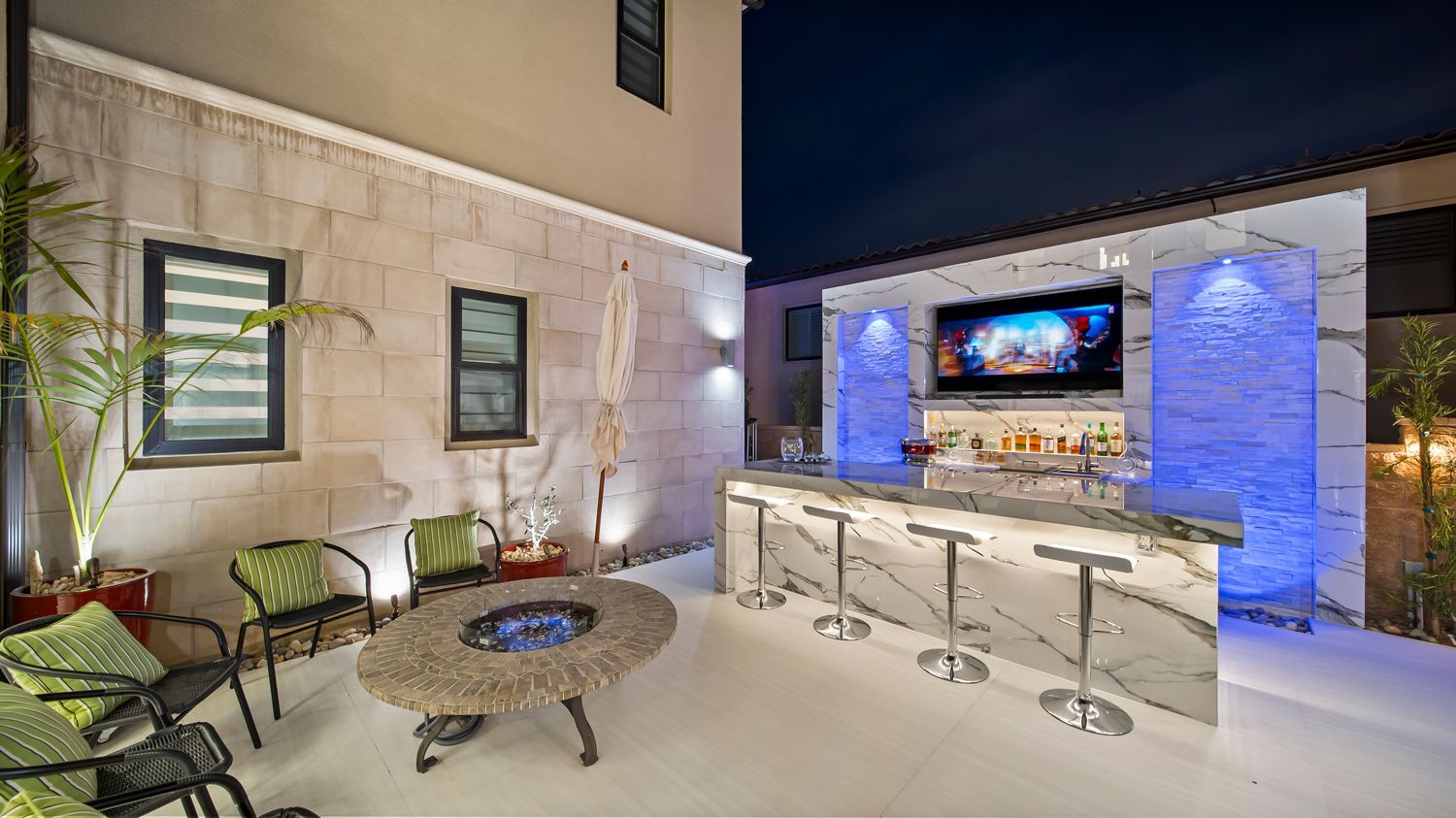 Luxury Swimming pool in Porter Ranch, CA.