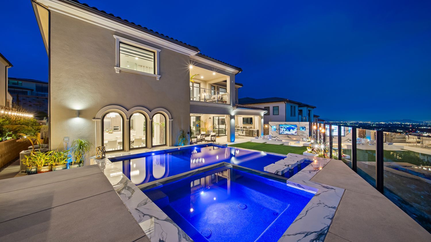 Luxury Swimming pool in Porter Ranch, CA.