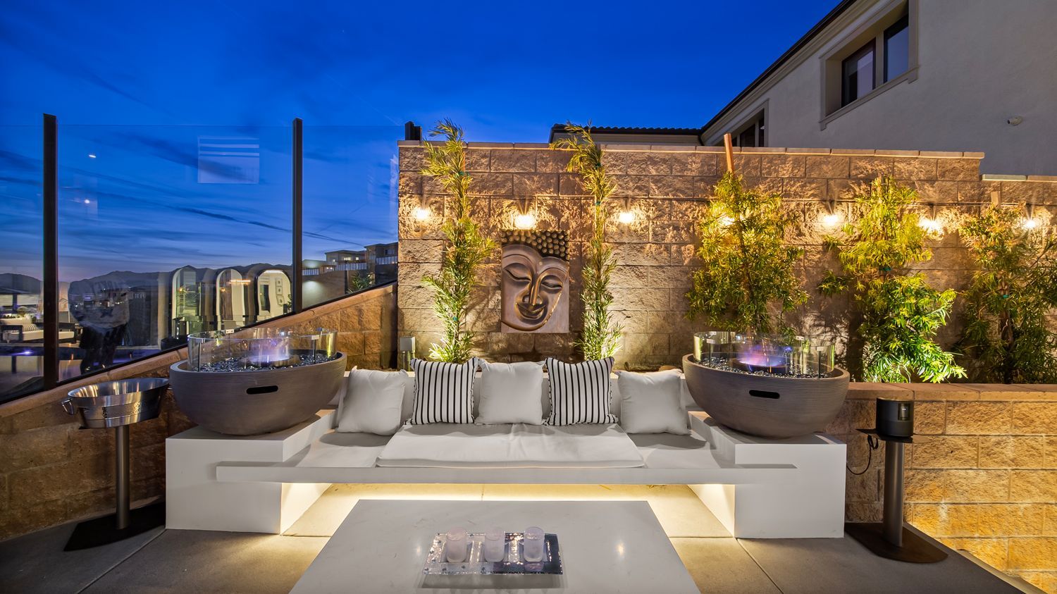 Luxury Swimming pool in Porter Ranch, CA.