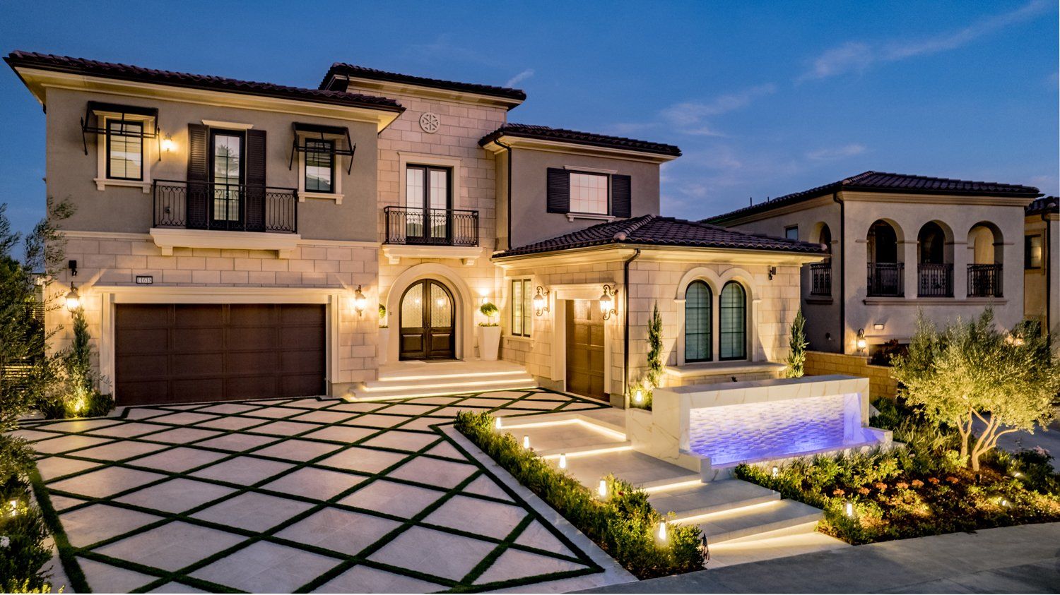 Luxury Swimming pool in Porter Ranch, CA.