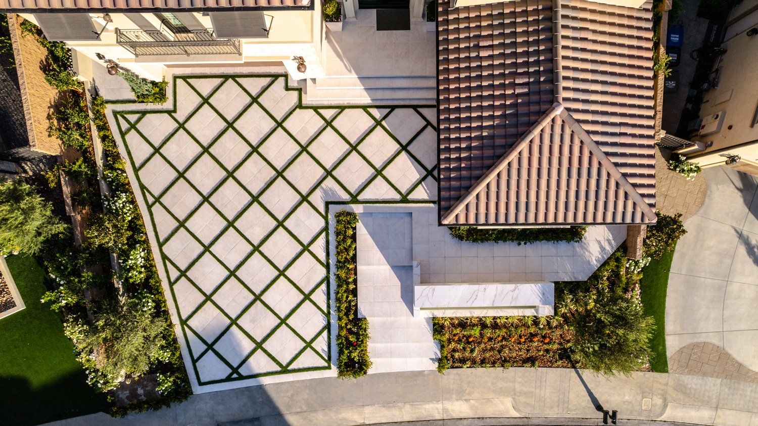 Luxury Swimming pool in Porter Ranch, CA.