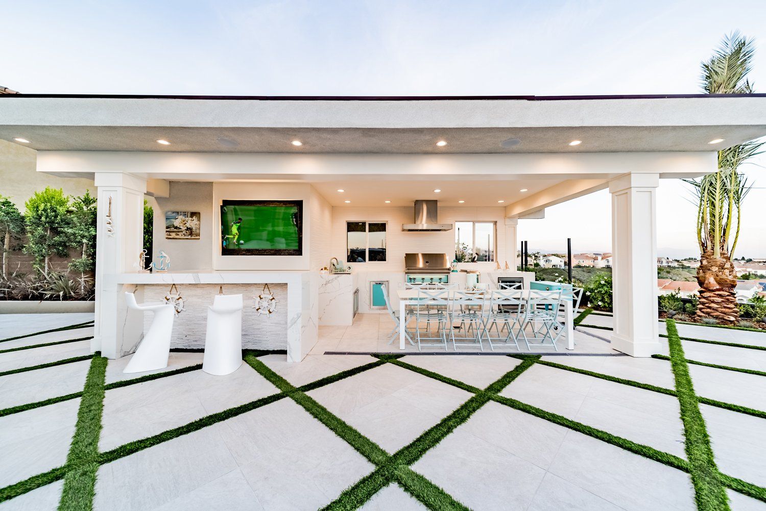 Luxury Swimming pool in Porter Ranch, CA.