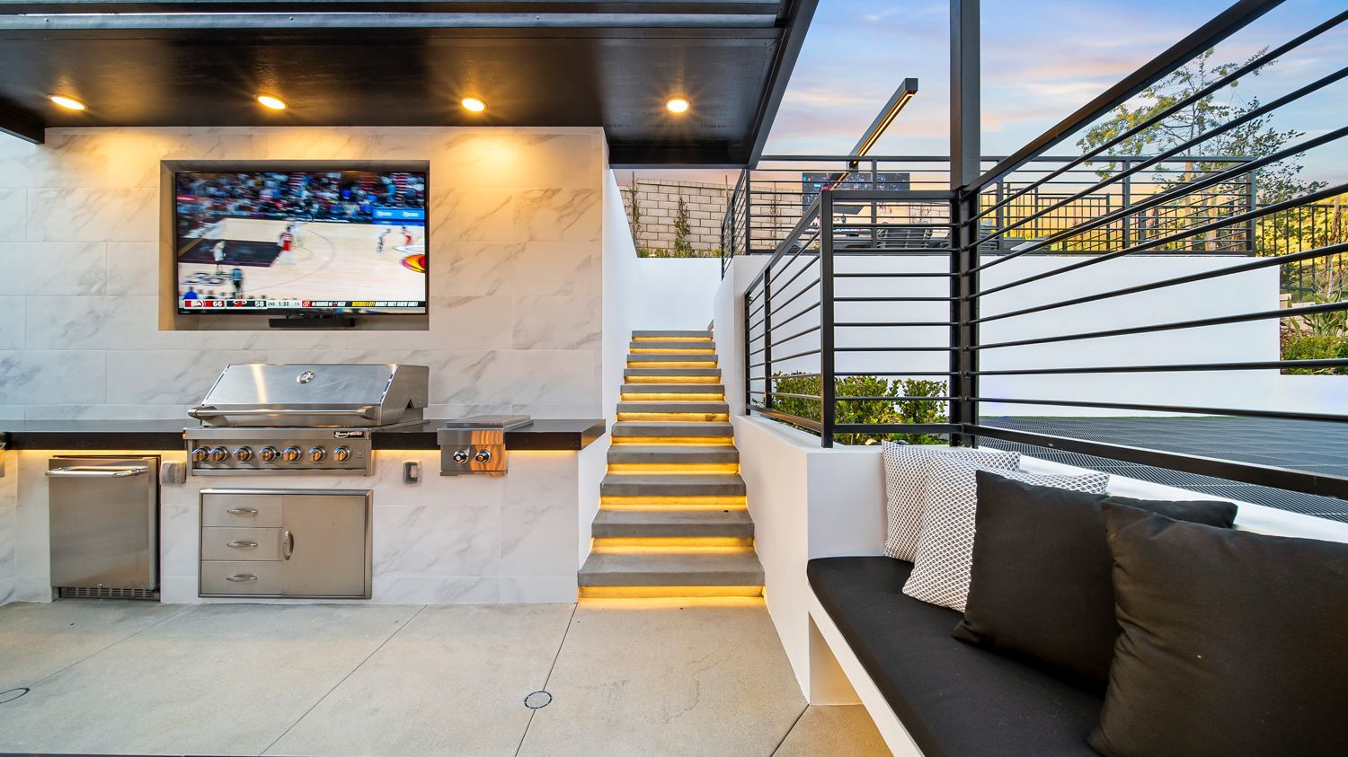 Luxury Swimming pool in Porter Ranch, CA.