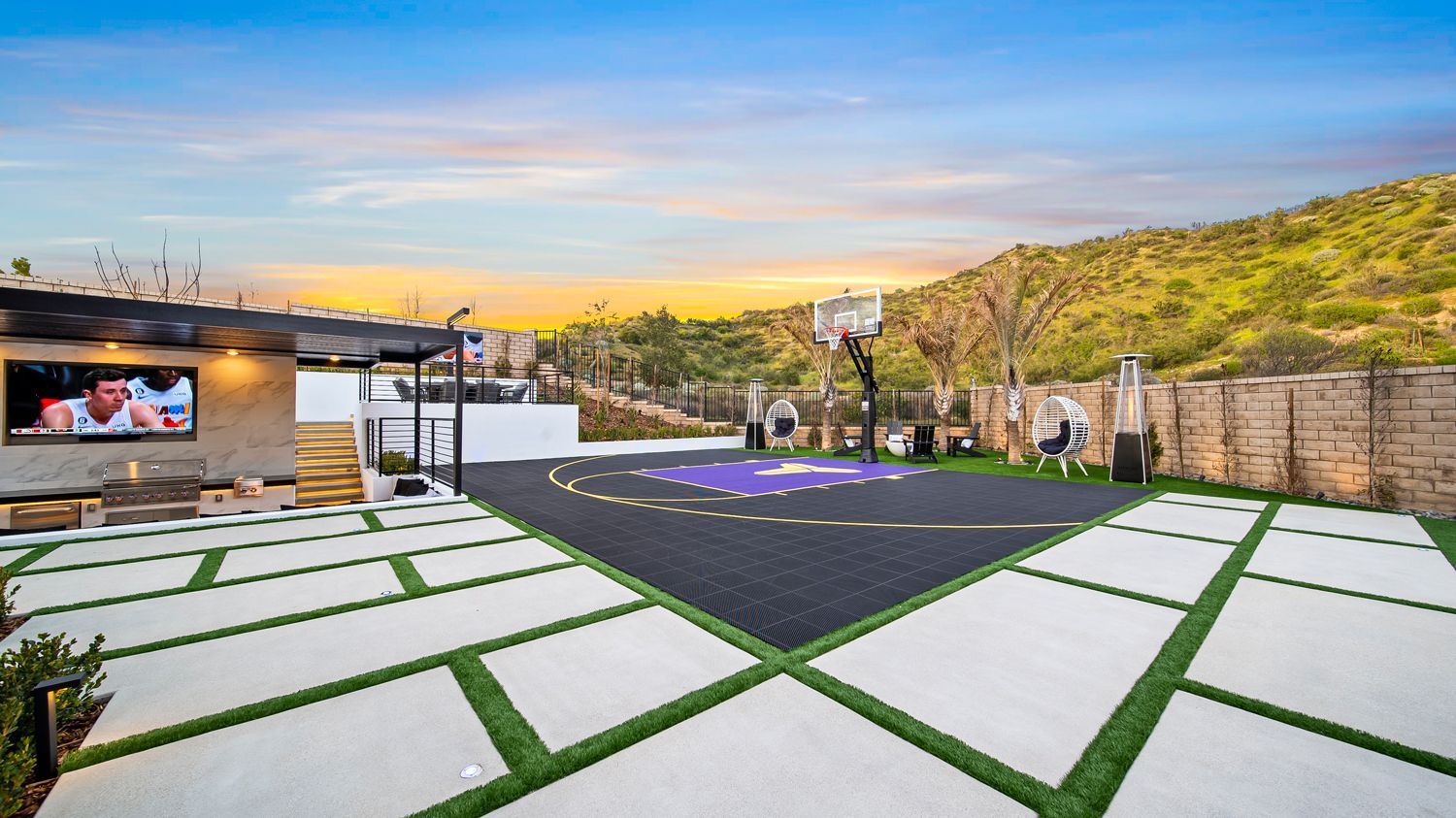 Luxury Swimming pool in Porter Ranch, CA.