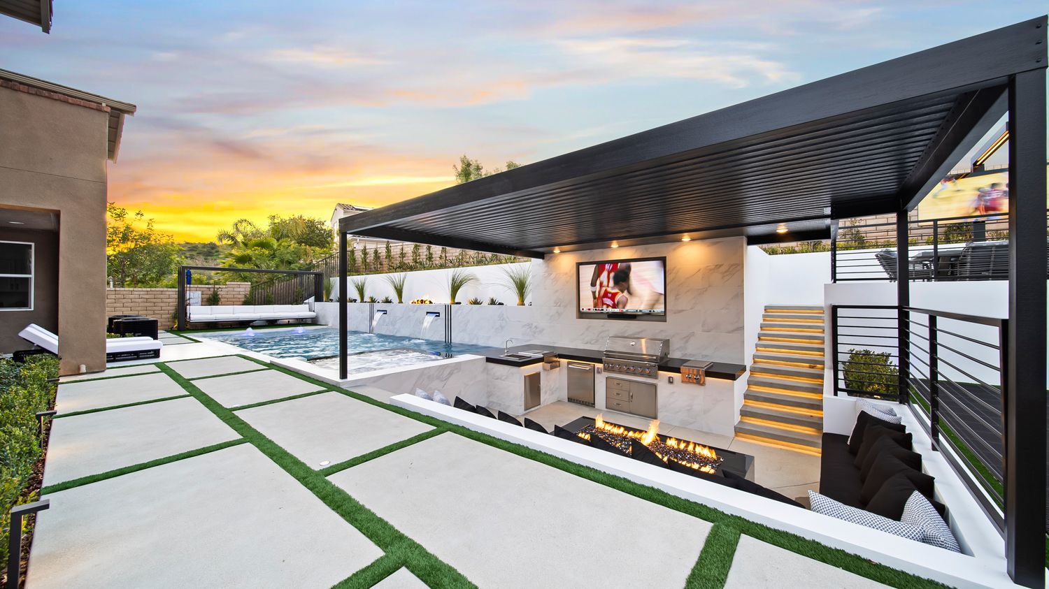 Luxury Swimming pool in Porter Ranch, CA.