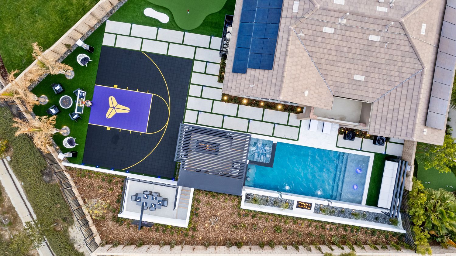 Luxury Swimming pool in Porter Ranch, CA.