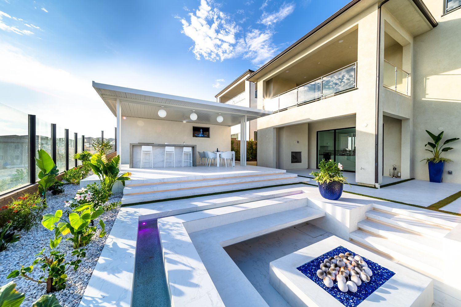 Luxury Swimming pool in Porter Ranch, CA.