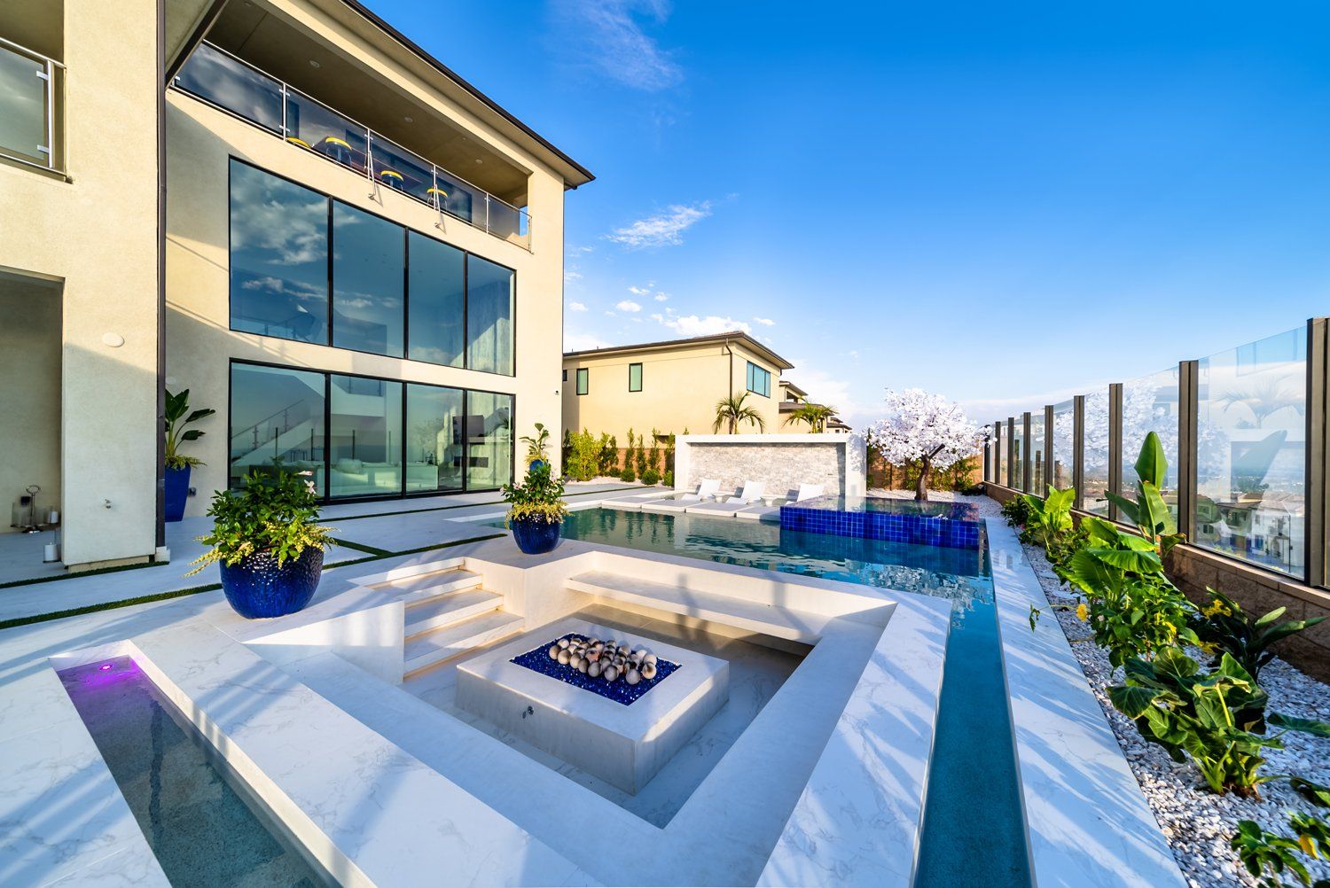 Luxury Swimming pool in Porter Ranch, CA.