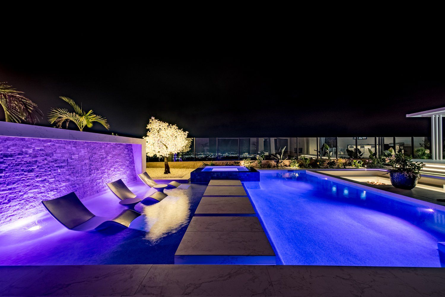 Luxury Swimming pool in Porter Ranch, CA.