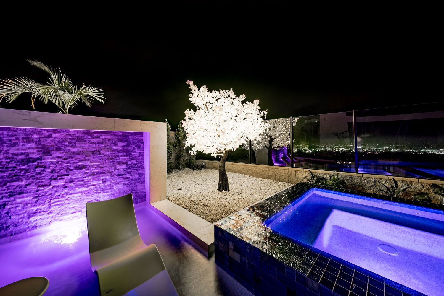 Luxury Swimming pool in Porter Ranch, CA.