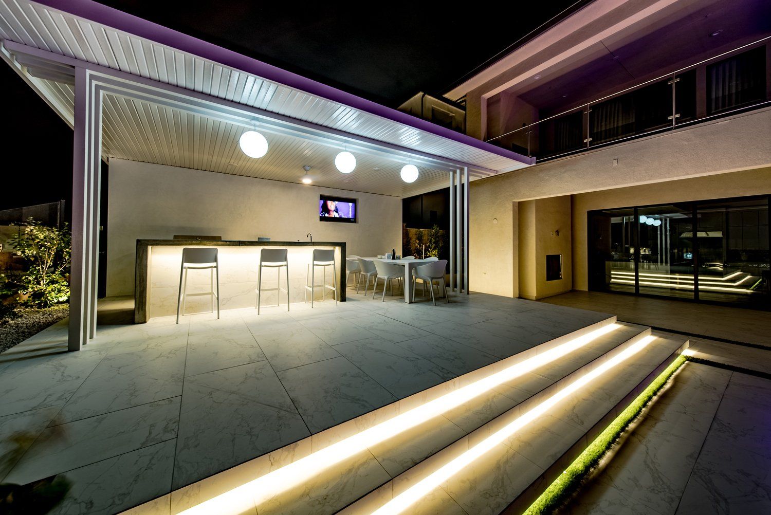 Luxury Swimming pool in Porter Ranch, CA.