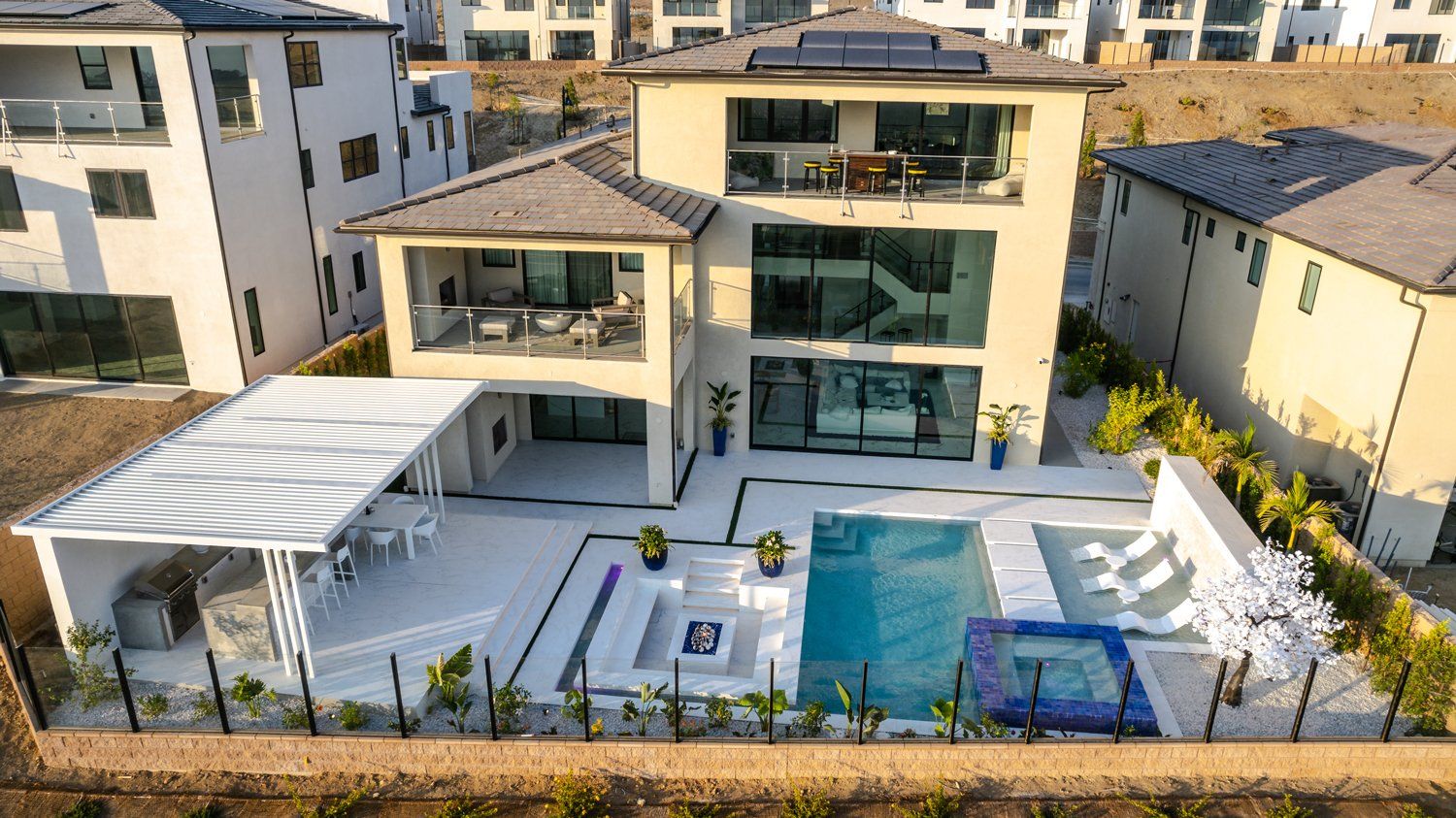 Luxury Swimming pool in Porter Ranch, CA.