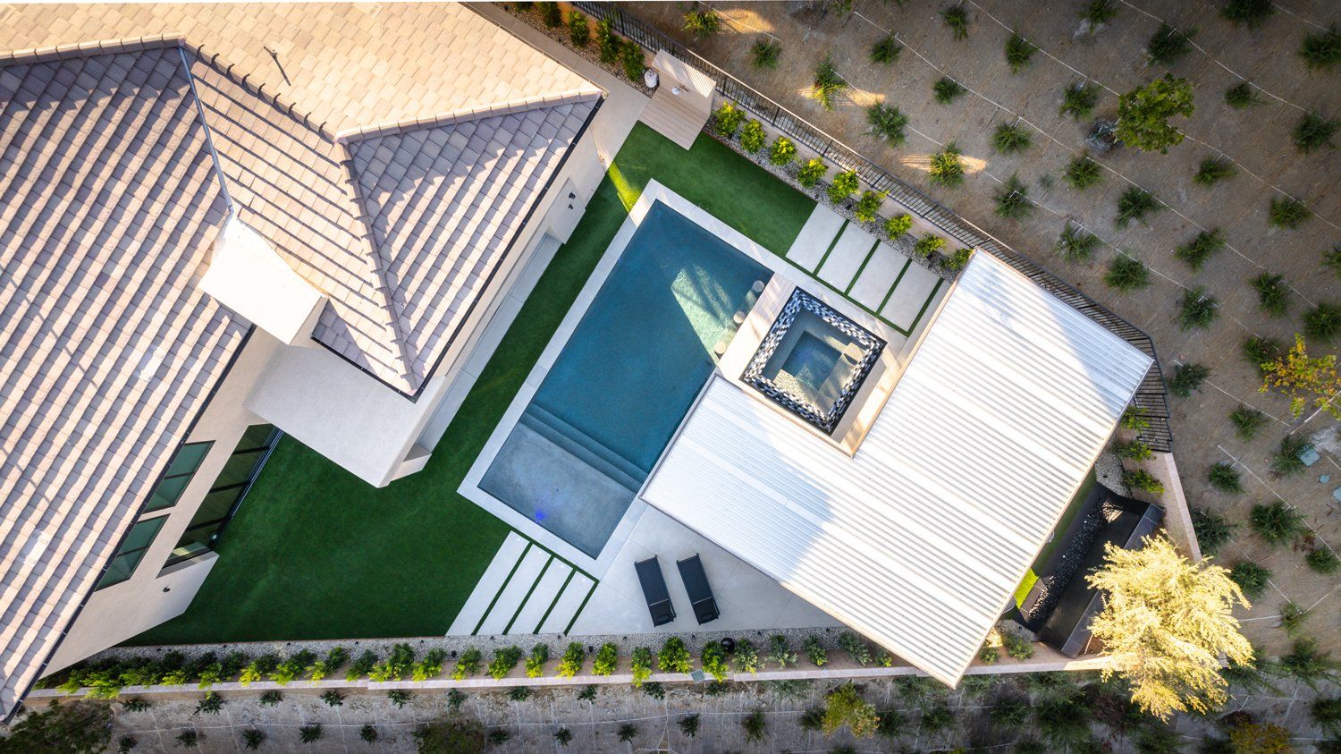 Luxury Swimming pool in Porter Ranch, CA.