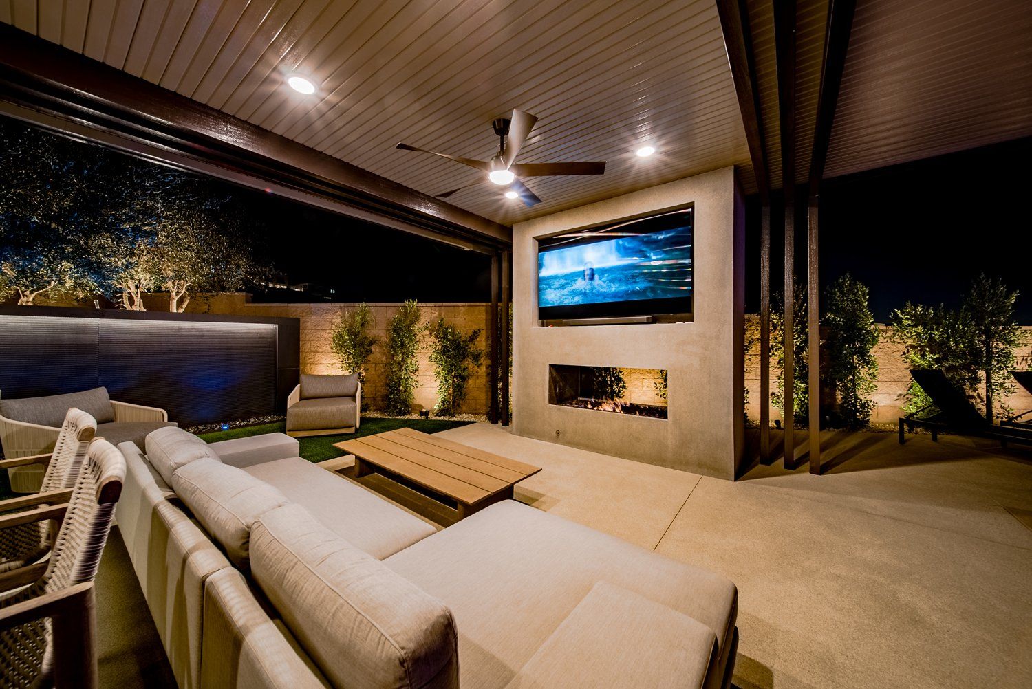 Luxury Swimming pool in Porter Ranch, CA.