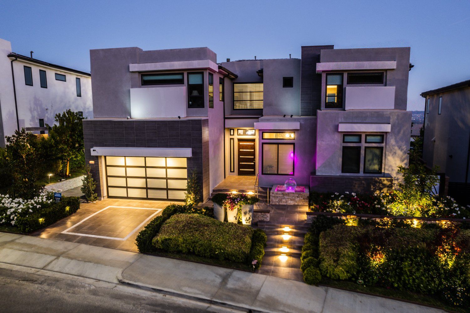 Luxury Swimming pool in Porter Ranch, CA.