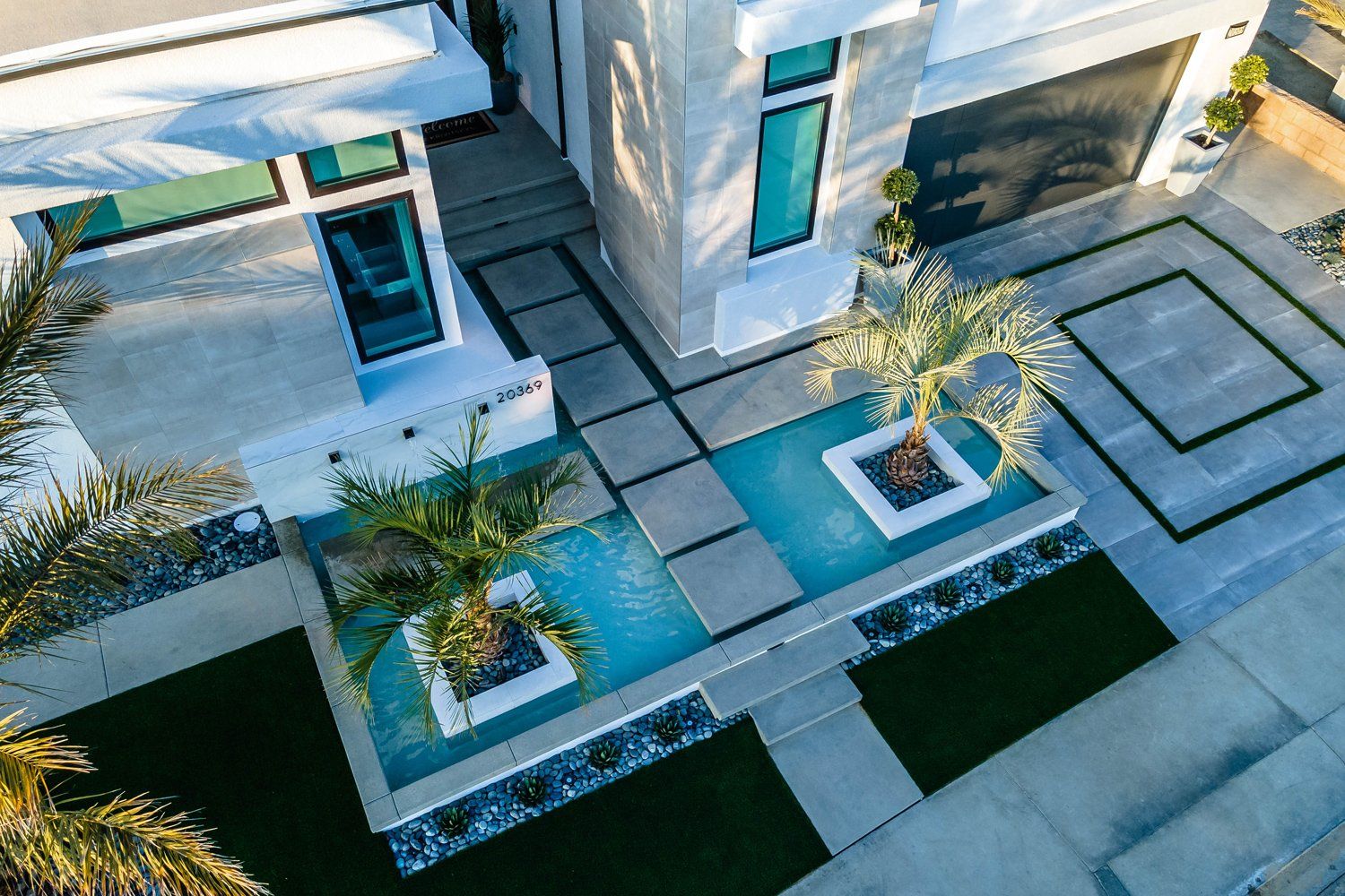 Luxury Swimming pool in Porter Ranch, CA.